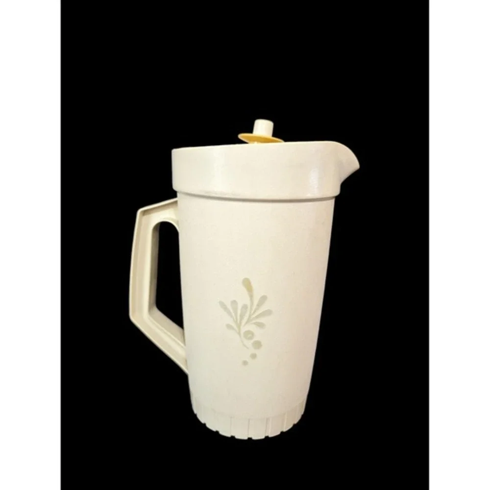 Vintage Tupperware 800-8 Pitcher Almond Tan 2 Quart Push Button‎ Lid Floral 9in